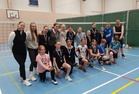 Yhteiskuvassa kaikki kolme joukkuetta valmentajineen