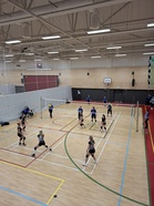 Salpiksen syöttö nousee alkusarjan ottelussa Sunny Volleyta vastaan