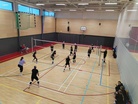 Aamupäiväturnauksen voittajaksi pelanneet Posset (etualalla) ja Beach Volley Hyvinkää (BVH) kohtasivat alkulohkossa.